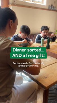 HelloFresh ad — Dinner sorted with free gift and 50% off